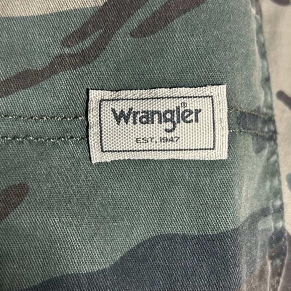 Wrangler Girls Camo Cargo Pants - Picture 3 of 5